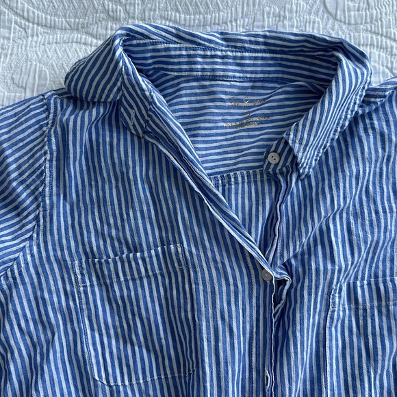 Breezy button down - Picture 2 of 2